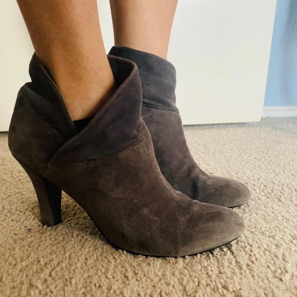 Enzo Angiolini Gray Ankle Boot 9 M Booties Suede